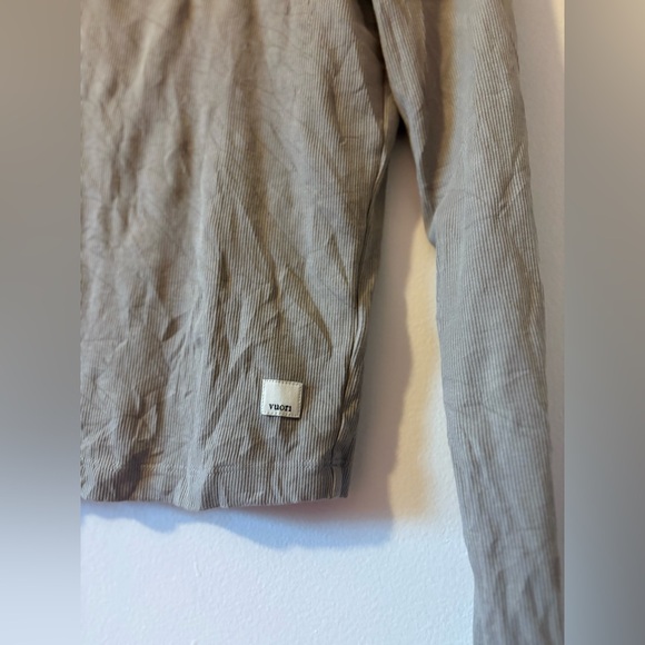 Vuori Long Sleeve Pose Scoop Tee Medium - Picture 5 of 7